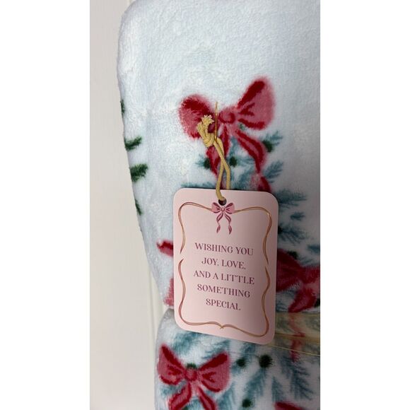 Cozy Under “The Mistletoe” Plush Blanket – Extremely Soft Holiday Throw – NWT - Picture 9 of 11